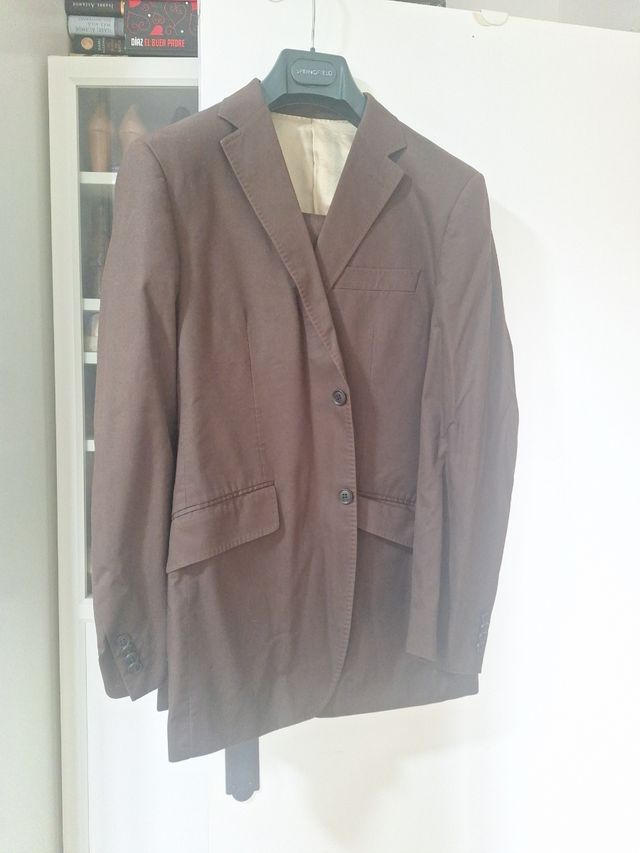Traje Marrón