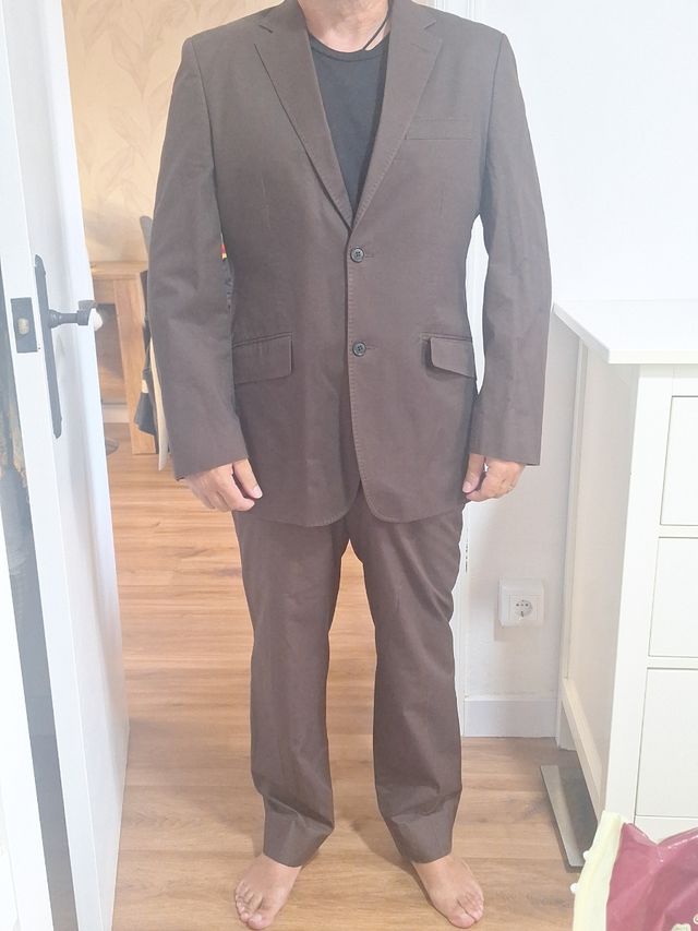 Traje Marrón