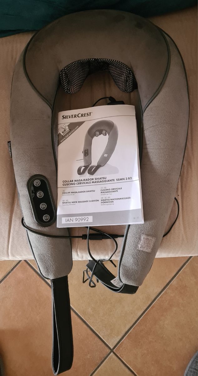 Collare massaggiante cervicale.