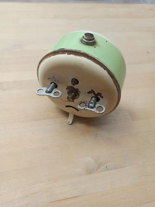 Antiguo reloj. despertador Titan.