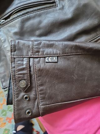 Cazadora de mujer  para moto de cuero (SEGURA)