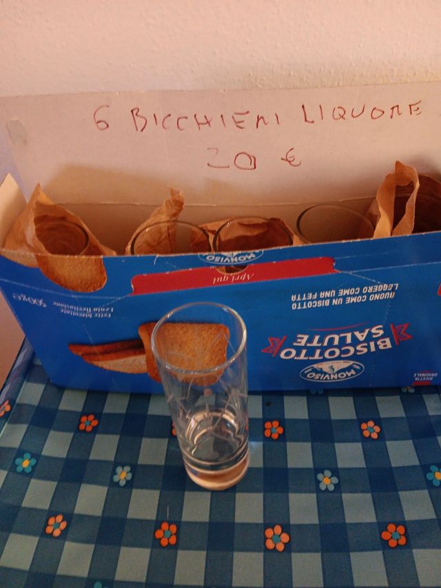 6 bicchieri liquore