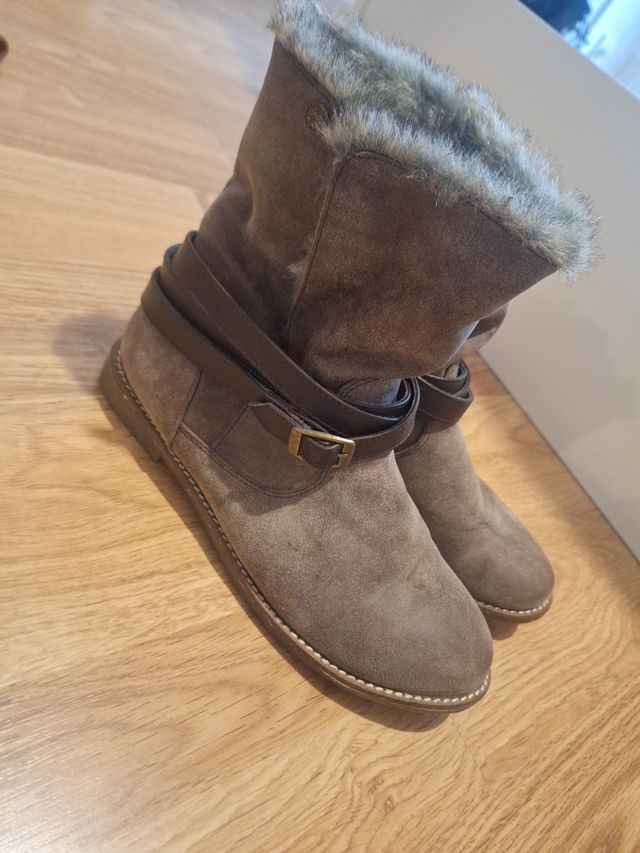 Botín marrón pelo por dentro