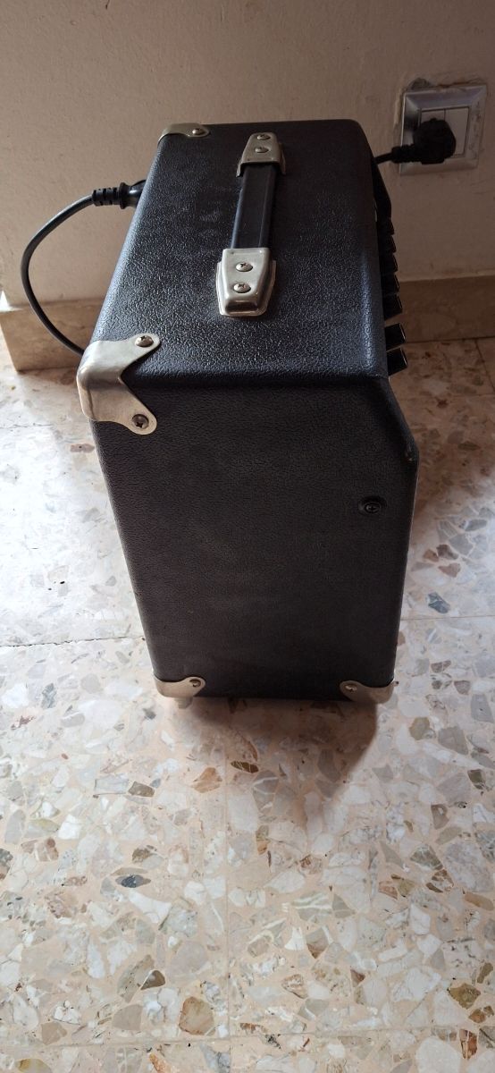 Amplificatore Frontman 15R