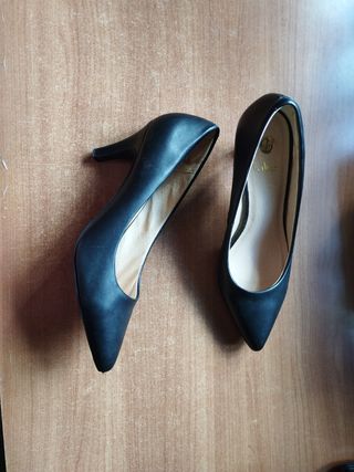 Tacones negros "la strada".