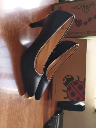 Tacones negros "la strada".