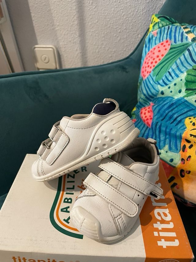 Zapatillas, bebé, niño