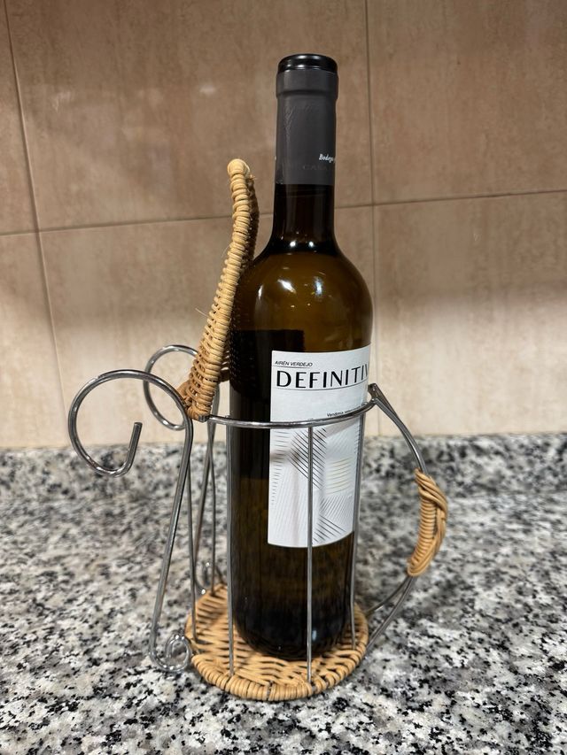 Porta botellas metal y mimbre