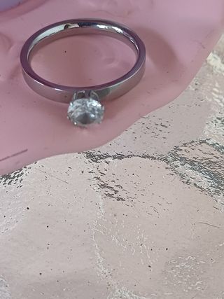 Sortija de acero y circonita 