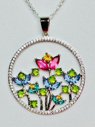 Colgante floral de gemas y cadena plata de ley 925