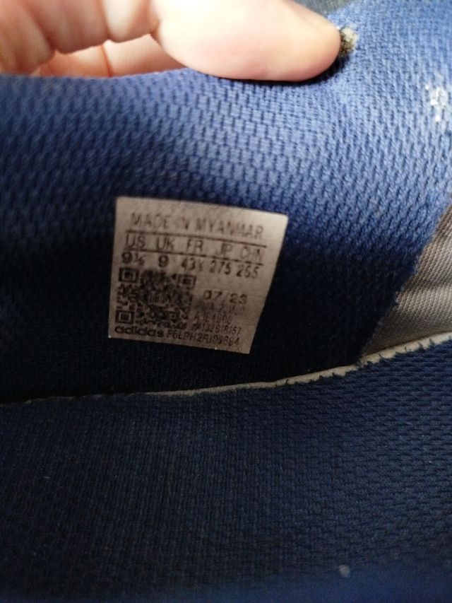 Dos pares de botas de fútbol talla 43