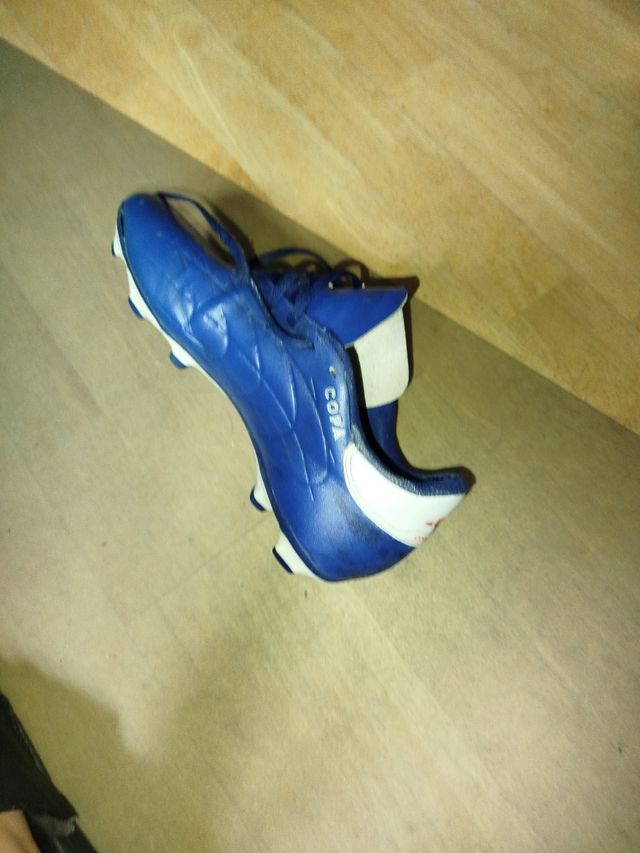 Dos pares de botas de fútbol talla 43
