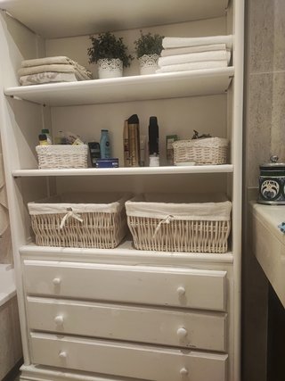 Mueble estantería con cajones