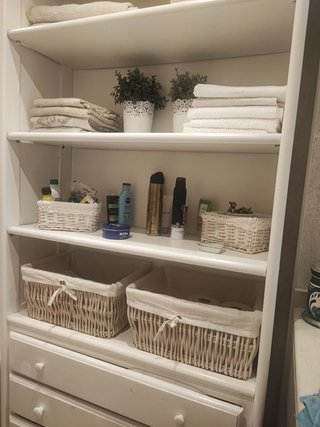 Mueble estantería con cajones