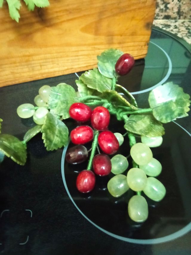 Grappoli di vecchie uve in pietra 20€ unitario