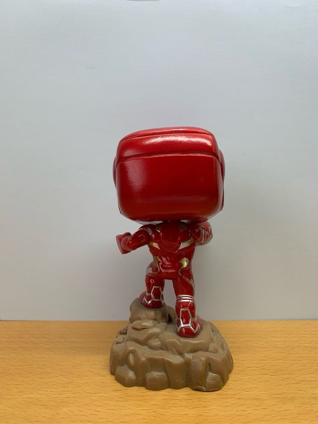 Funko Pop Iron Man con iluminacion