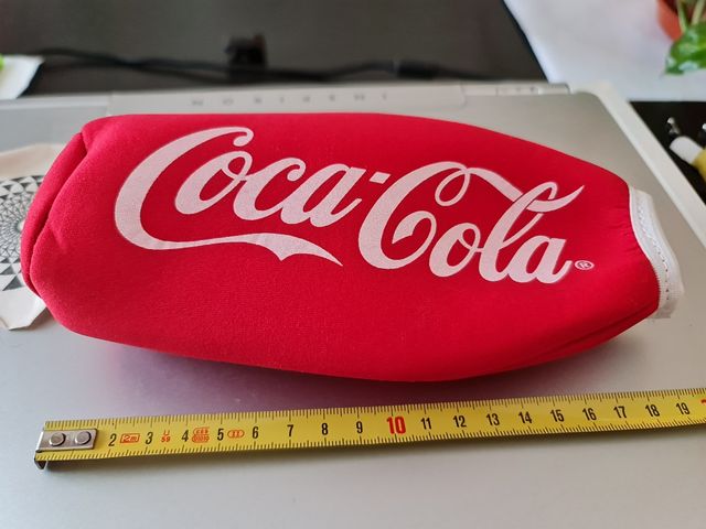 Funda para botella/lata de Coca-Cola.