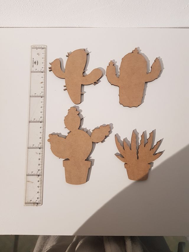 Manualidades cactus de madera