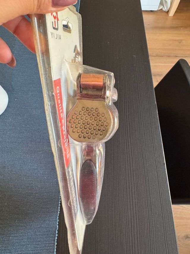 Schiaccia aglio da cucina