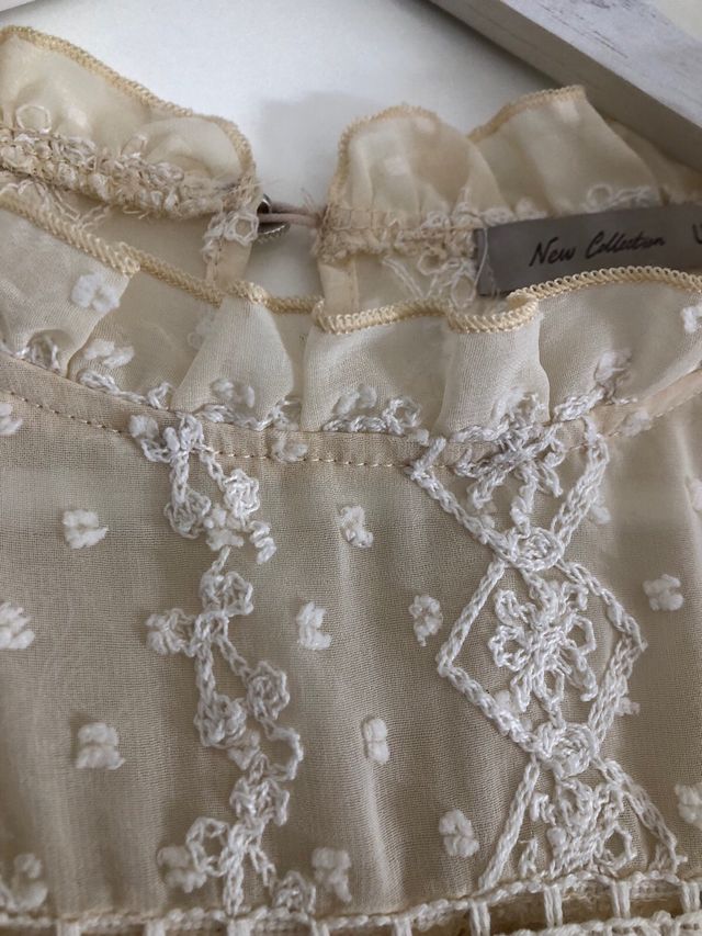 Camisa romántica color hueso