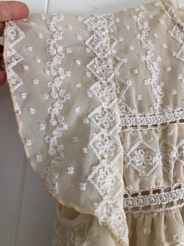 Camisa romántica color hueso