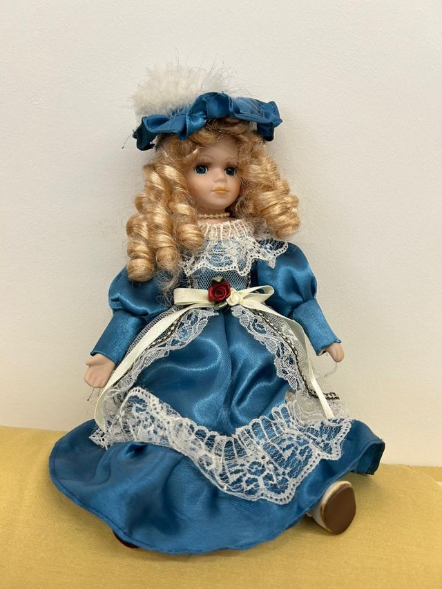 Bambola in porcellana