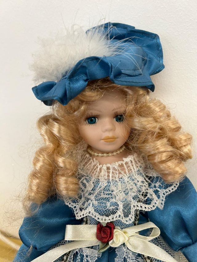 Bambola in porcellana