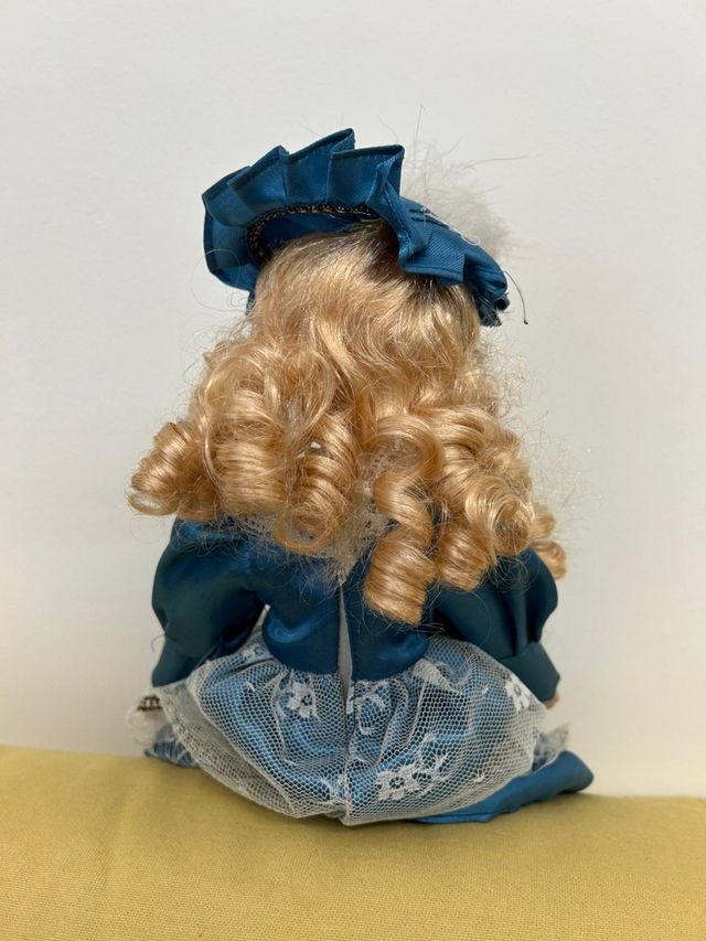 Bambola in porcellana