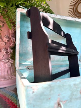 PEQUEÑA ESTANTERÍA RECUPERADA