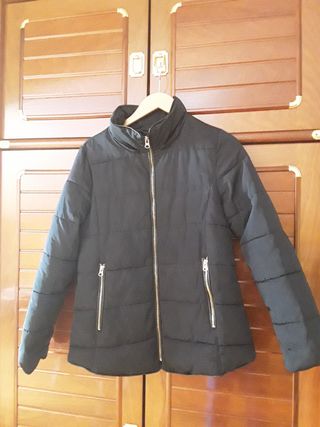 Cazadora Zara.