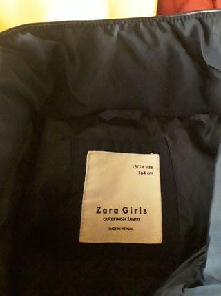 Cazadora Zara.