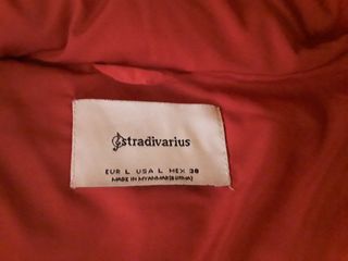 Cazadora Stradivarius.