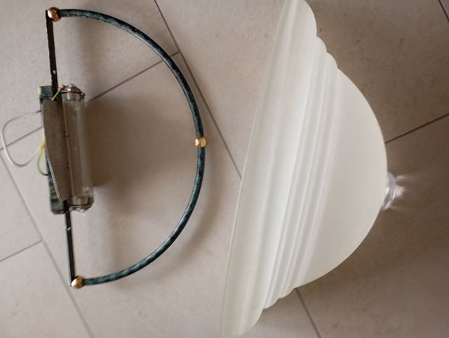 Lampada da parete antica 