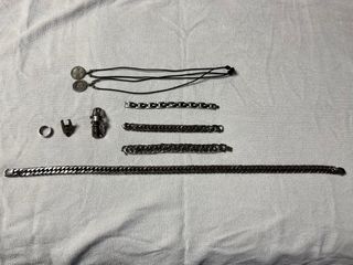 Lote Joyeria y bisuteria. Cadena, pulsera, anillos