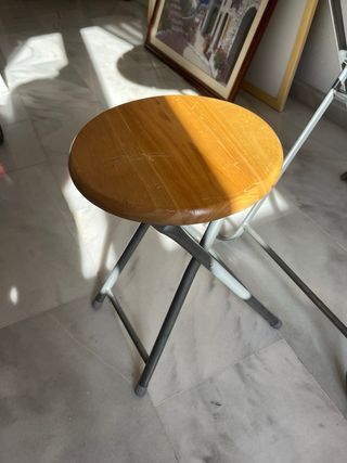 Mesa con bancos de madera