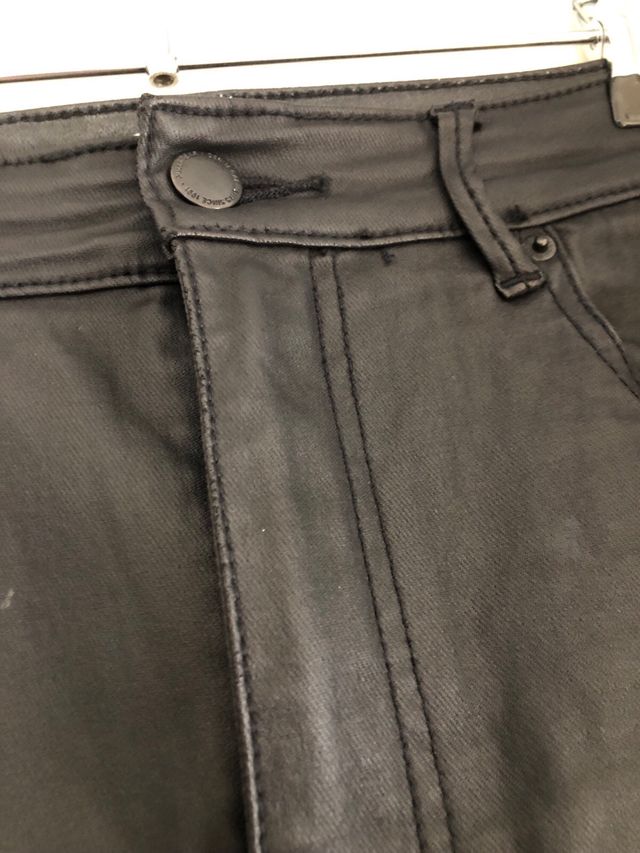 Pantalón pitillo encerado PULL&BEAR