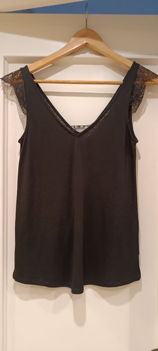 Camiseta básica negra de tirantes