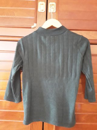 Jersey de color verde Stadivarius.