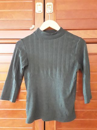 Jersey de color verde Stadivarius.