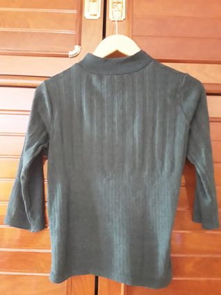 Jersey de color verde Stadivarius.