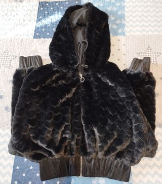 Chaqueta invierno tipo bomber Bershka.