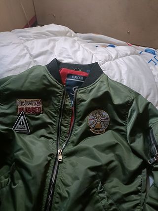 Anorak verde infantil.