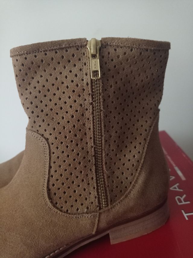 Botines Traveris mujer.