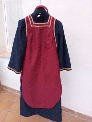 Traje medieval señora con capa