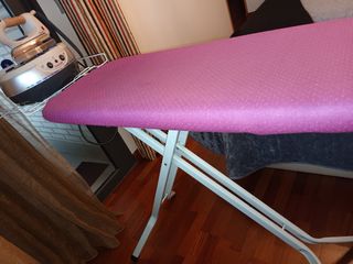 Centro de planchado con tabla