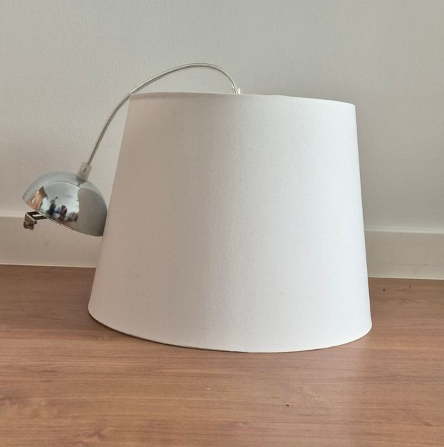 3 PANTALLAS DE LÁMPARAS Y SOPORTES