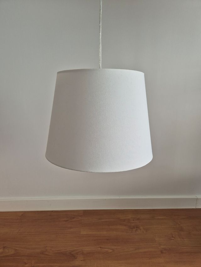 3 PANTALLAS DE LÁMPARAS Y SOPORTES