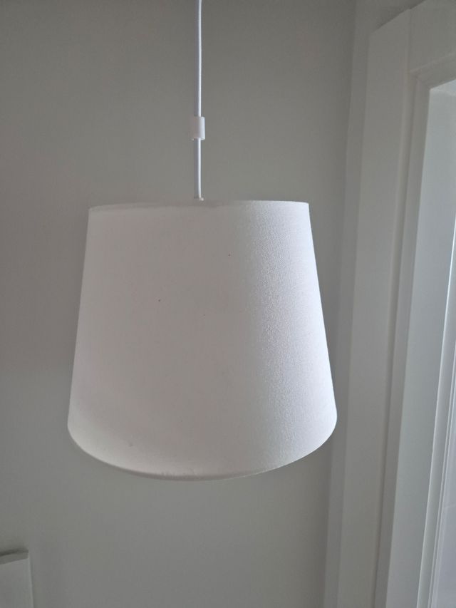 3 PANTALLAS DE LÁMPARAS Y SOPORTES