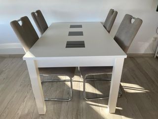 Mesa com 4 sillas 