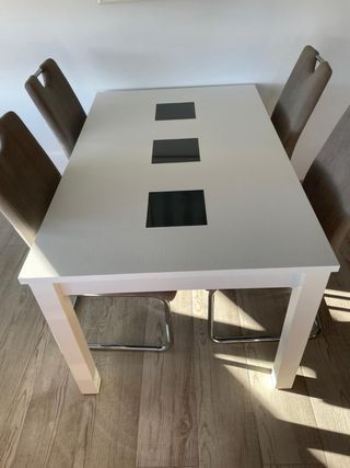 Mesa com 4 sillas 